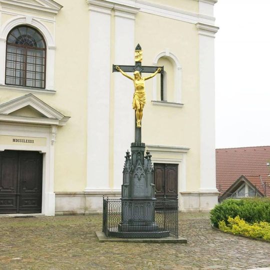 Kříž u kostela svatého Vavřince v Bystřici nad Pernštejnem