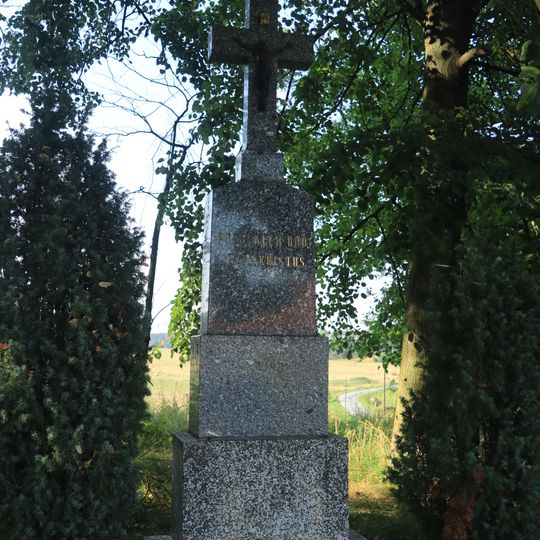 Kříž v severní části Častotic