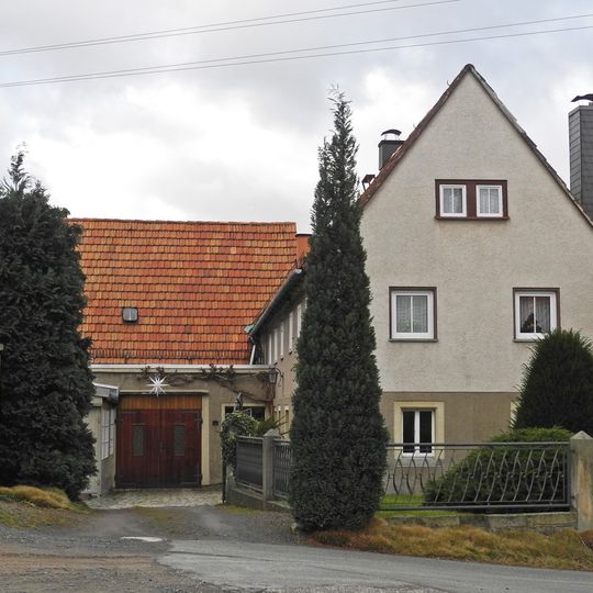 Wohnstallhaus und Scheune eines Bauernhofes Gorknitzer Straße 5