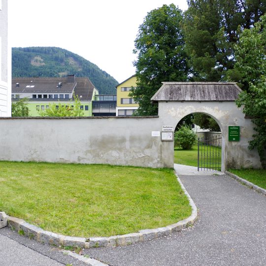 Umfassungsmauer des Klostergartens des ehem. Kapuzinerklosters Tamsweg mit Stöckl-Gebäude