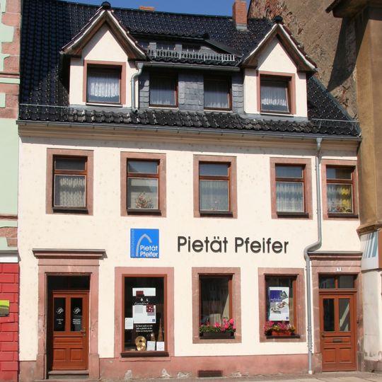 Wohnhaus in geschlossener Bebauung