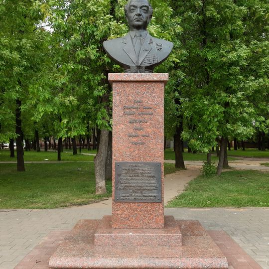 Помнік Аслану Вязіраву