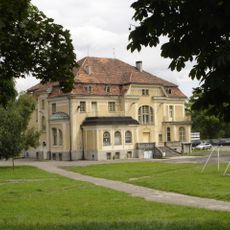 Pałac, ob. dom kultury