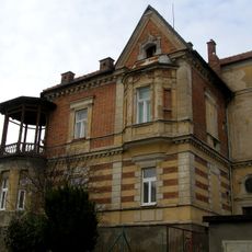 Nájomný dom so záhradou, dom bytový