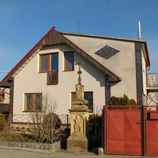 Kříž na okraji Lazců