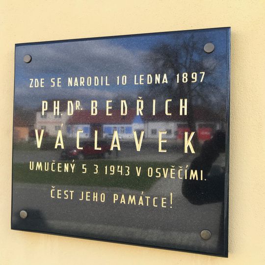 Pamětní deska Bedřicha Václavka v Čáslavicích