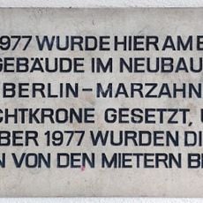 Commemorative plaque for housing in Marzahn