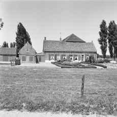 Zuid-Kavelsedijk 3, Strijen