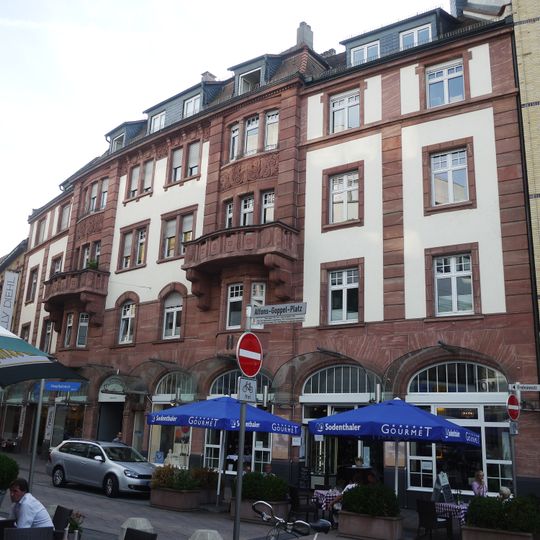 Wohn- und Geschäftshaus