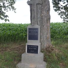 Kříž u silnice 403 západně od Koutů